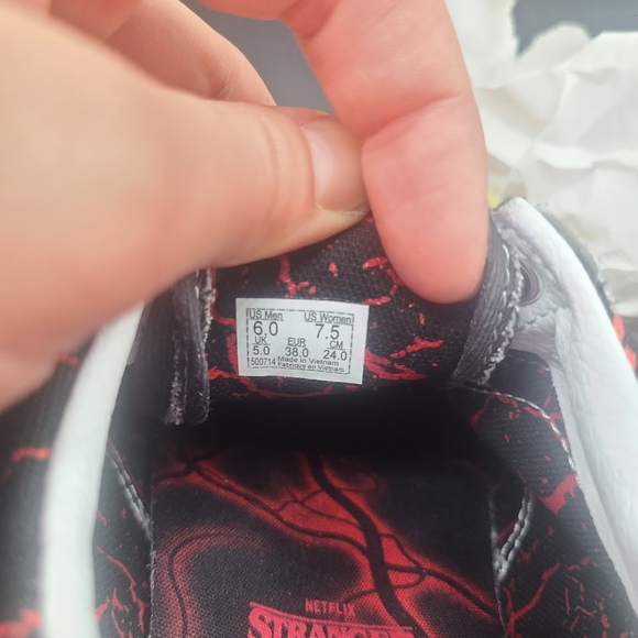 RARE Vans X Stranger Things Hellfire club sneaker - Picture 5 of 5